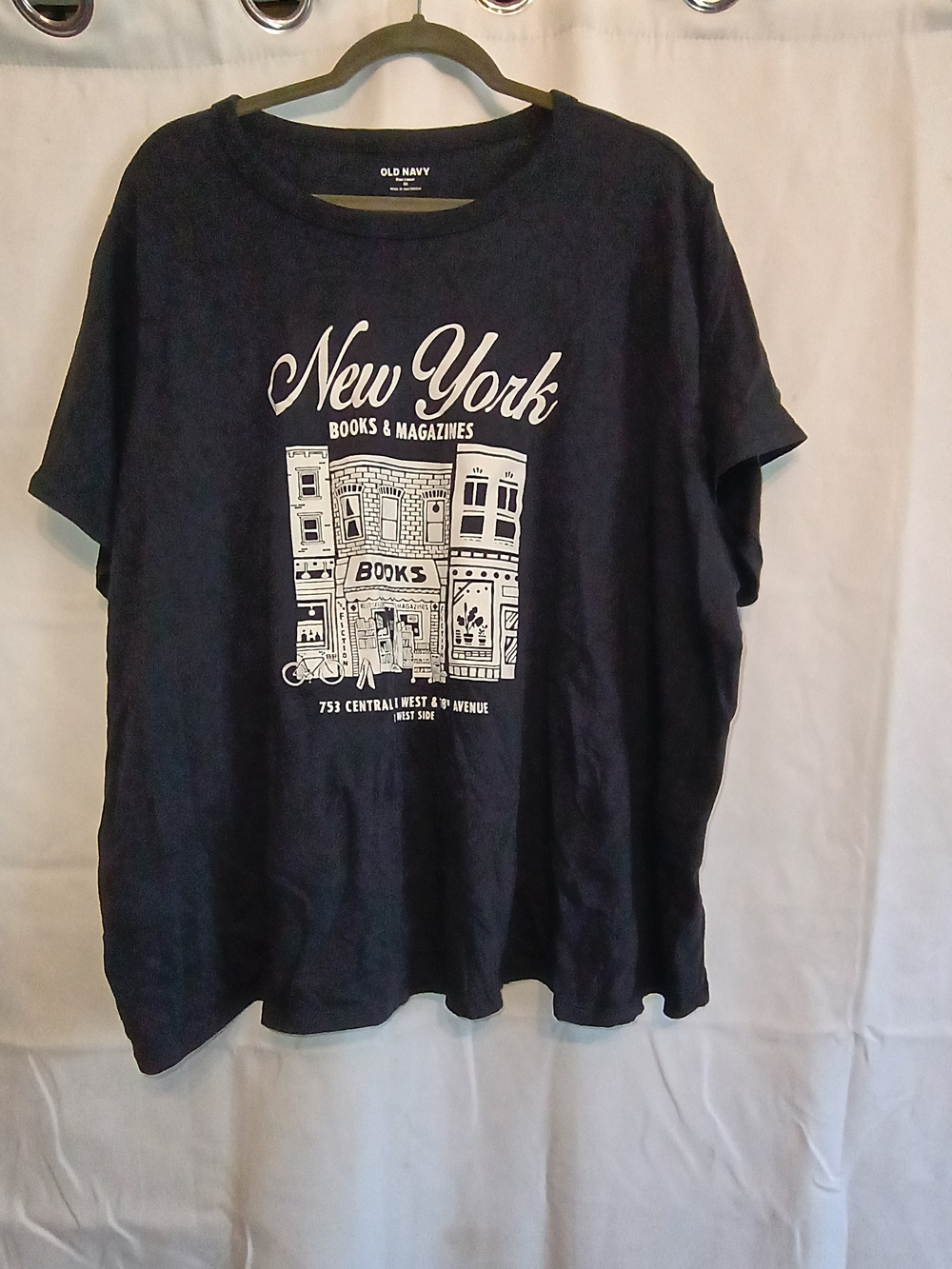 Old Navy  Black 'New York Books & Magazines' Graphic Tee In Size 3x